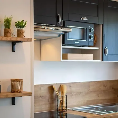 Fully Equipped With Parking 6 Beds Apartment *