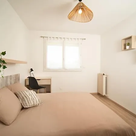 Fully Equipped With Parking 6 Beds Apartment *