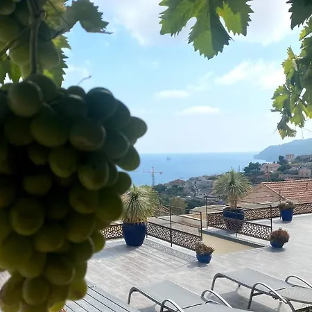 Les 3 Vue Piscine Penzion Marseille