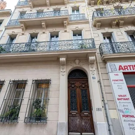 Anna-maria : Grand 10 Personnes+parking Prive -actif+ Location-