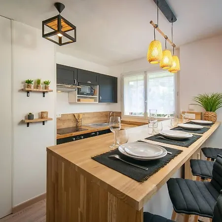 Apartment Fully Equipped With Parking 6 Beds *