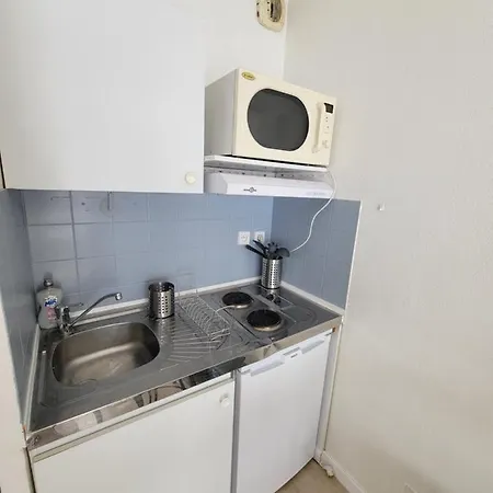 Fully Equipped 5min From The Train Apartment