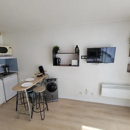 Fully Equipped 5min From The Train *