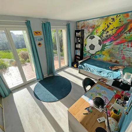 D'architecte Avec Piscine Et Grand Jardin *