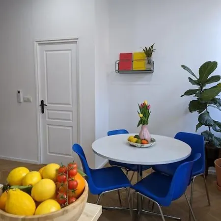 T2 Cosy Avec Terrasse Et Parking Apartment
