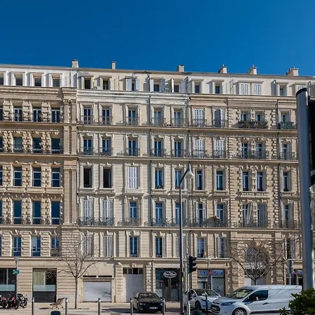 A 50m Et Face A La Mer, Proche Vieux Port -4 A 5 Pers - Classe 4 Etoiles - 80m2 Apartment *