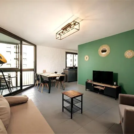 Apartment Equipe Climatise 8 Couchages Marseille