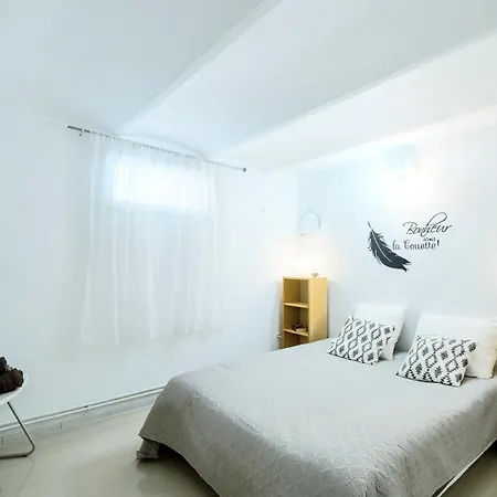 Gite du stade le F4 parking piscine et SPA Appartement *