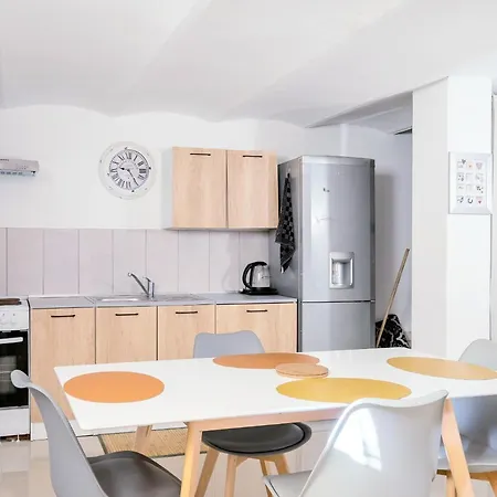 Apartment Proche Velodrome F4 Dans Villa Avec Parking Et Piscine Partagee *
