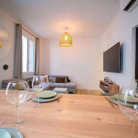 Apartment Climatise Grande Terrasse 2 *