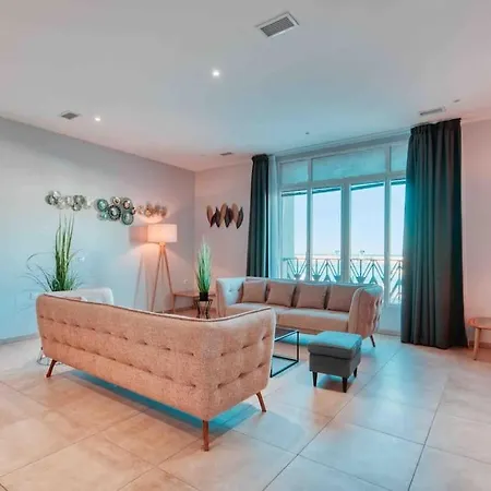 Luxury Joliette Apartment *