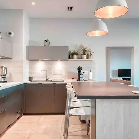 Luxury Joliette Apartment *