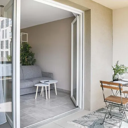 Apartment Appart Avec Terrasse Et Parking A 2 Min Du Metro Marseille