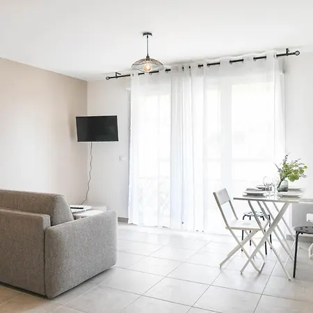 Apartment Appart Avec Terrasse Et Parking A 2 Min Du Metro