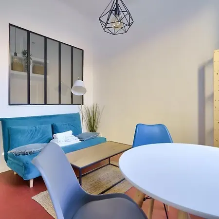 Cosy With Terrace Near The Center