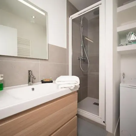 Fully Equipped Parc Longchamp Apartment