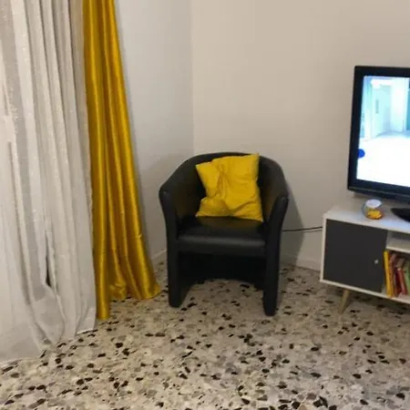 Appartement T3 Lumineux Dans Un Petit Immeuble, Marseille