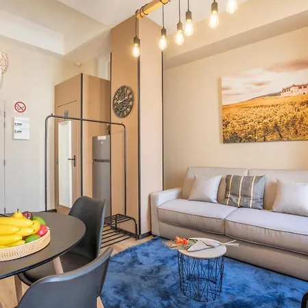 Adira Resid'marseille Vieux-port 2 Etoiles Apartment