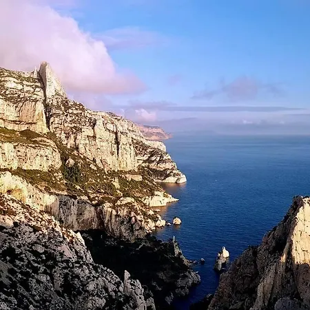 Calanques Pres Du Vieux Port *