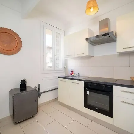 Apartment Equipe Balcon 4 Pers St Charles Marseille
