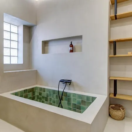 Holiday home La Maison D'endoume - Maison Avec Piscine Et Salle De Sport Marseille