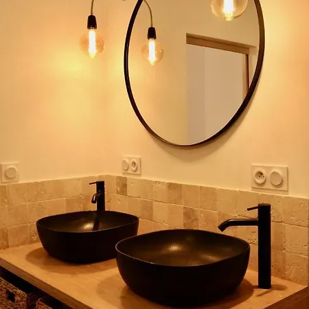 Chic And Nenwly Renovated - Location Marseille