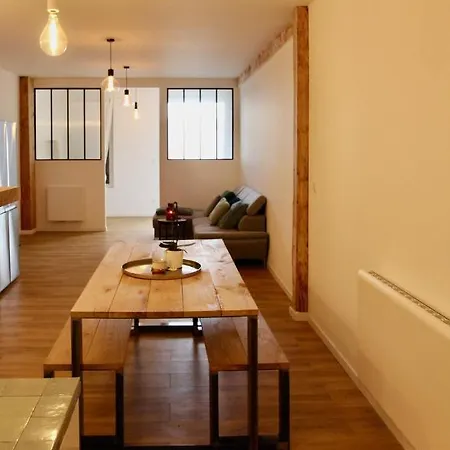 Chic And Nenwly Renovated - Location Apartment