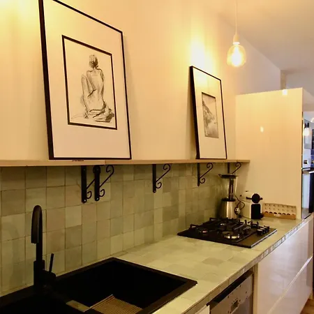 Chic And Nenwly Renovated - Location *