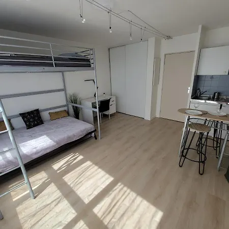Les De Saint Charles Apartment *