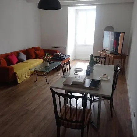 Apartment Coeur De La Ville, Chic Joliette, 02