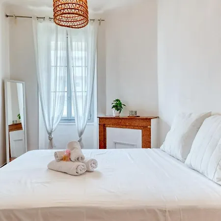 Cosy Situe A 100m Des Plages Et De La Spendide Corniche *