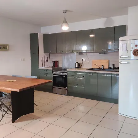 Le Village 76 M2 Climatisation 1Er Arrondissement Gare A Pied Box Parking Possible * Marseille