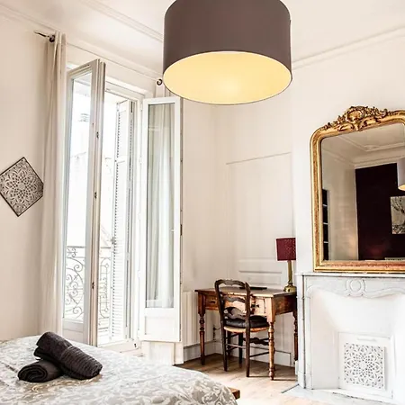 Grand 2 Avec Balcon Parc Longchamp Apartamento