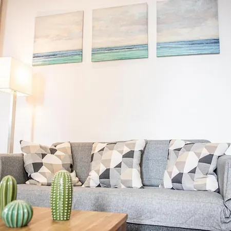 Grand 2 Avec Balcon Parc Longchamp Apartamento *