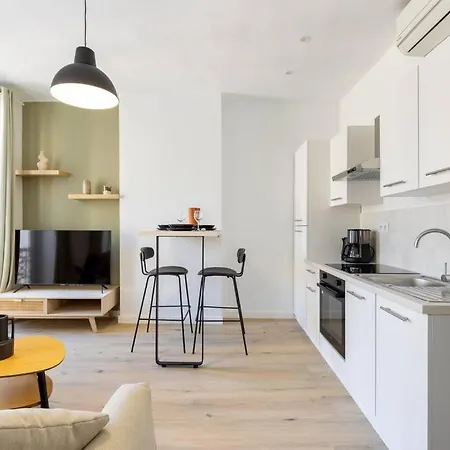 Beautiful & Modern Flat In Heart Of