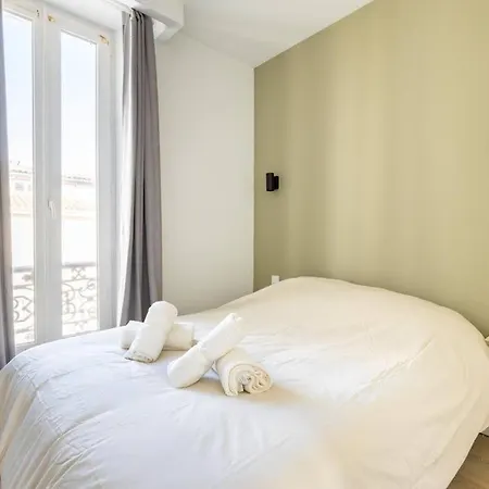 Beautiful & Modern Flat In Heart Of *