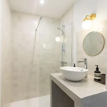 Beautiful & Modern Flat In Heart Of