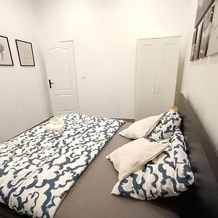 Gare Saint Charles Apartment