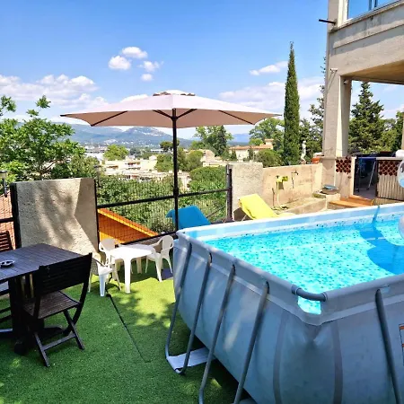 Dans Les Hauteurs Villa