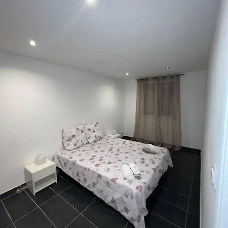 Grand Climatise Et Fonctionnel Apartment