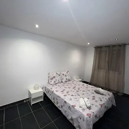Apartment Grand Climatise Et Fonctionnel