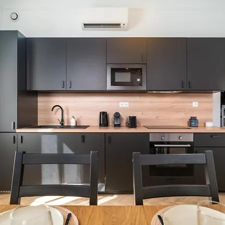 *le Beluga* Air Conditioning/jacuzzi/garden/park
