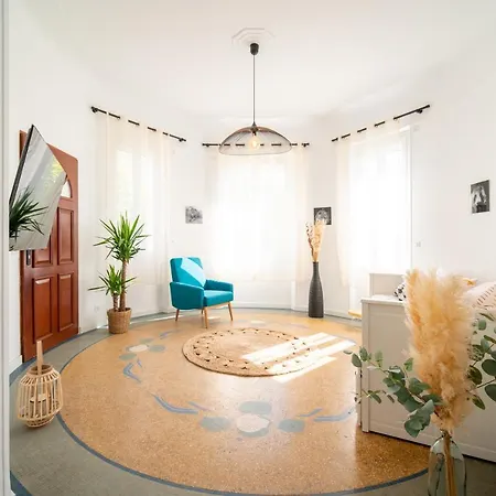 *le Beluga* Air Conditioning/jacuzzi/garden/park *