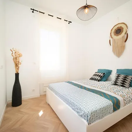 *le Beluga* Air Conditioning/jacuzzi/garden/park *