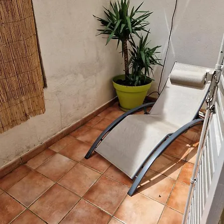 2 Pieces Dans Le Centre Avec Petite Terrasse 3*** *