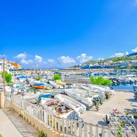 Le Cabanon Des Goudes - Vue Et Parking *