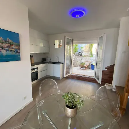 La Flibuste Des Goudes: Calanques Seaside Retreat With Gardens *