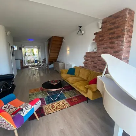 La Flibuste Des Goudes: Calanques Seaside Retreat With Gardens