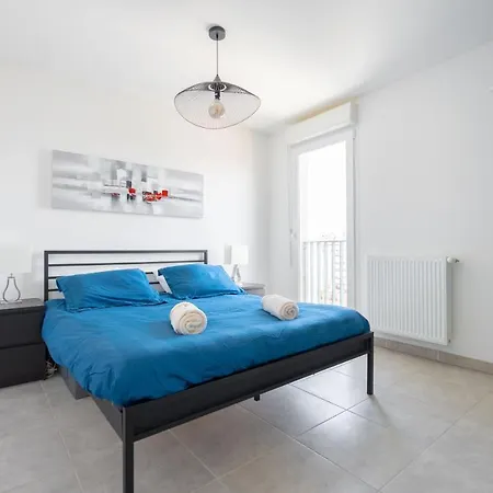 Apartment T2 Entre Plage Et Centre Ville-terrasse/parking Marseille