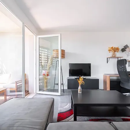 Apartment T2 Entre Plage Et Centre Ville-terrasse/parking